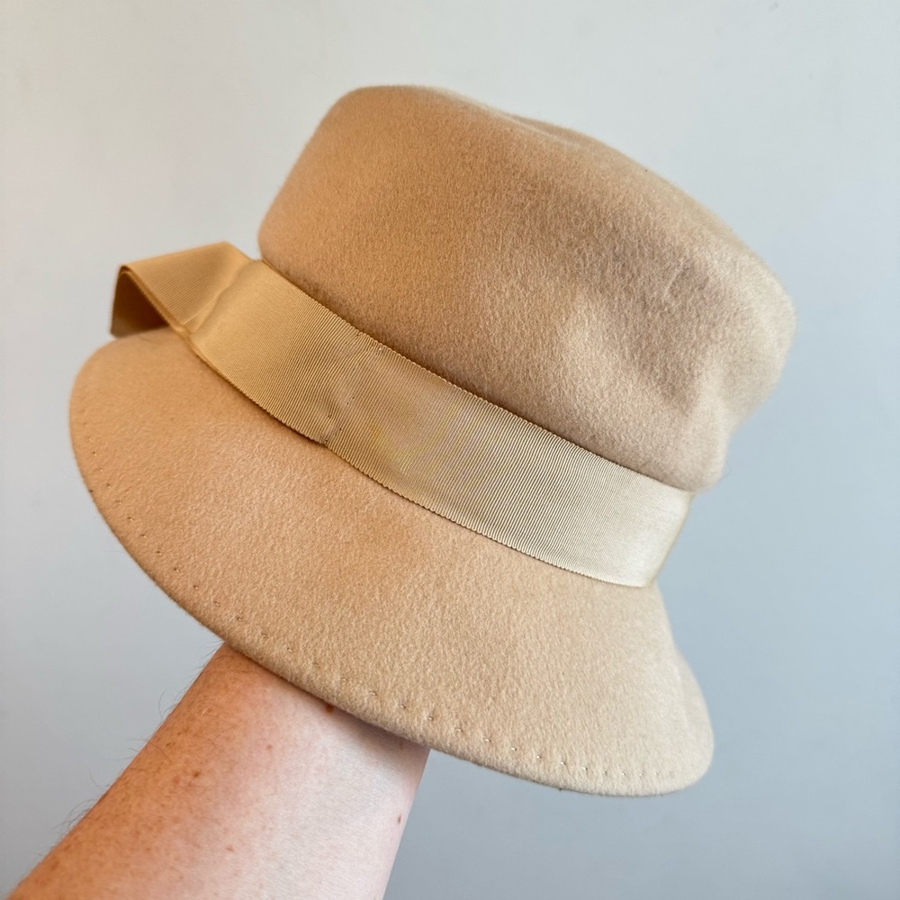 Vintage Eva Mae‎ Wool Felt Cloche Hat Neutral Tan